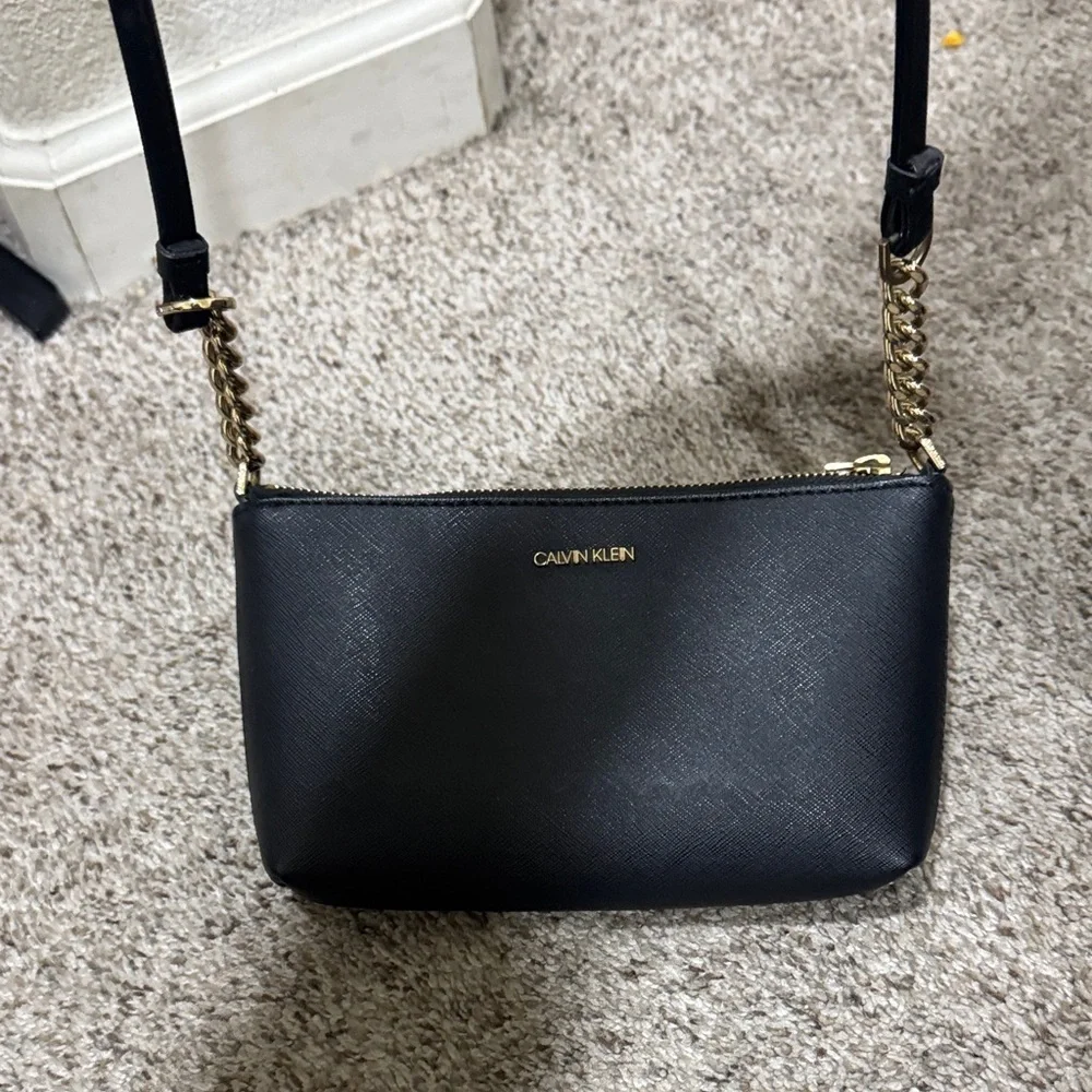 Calvin Klein Black Crossbody Bag Wristlet Gold Chain Strap Small Minimalist - Picture 9 of 13